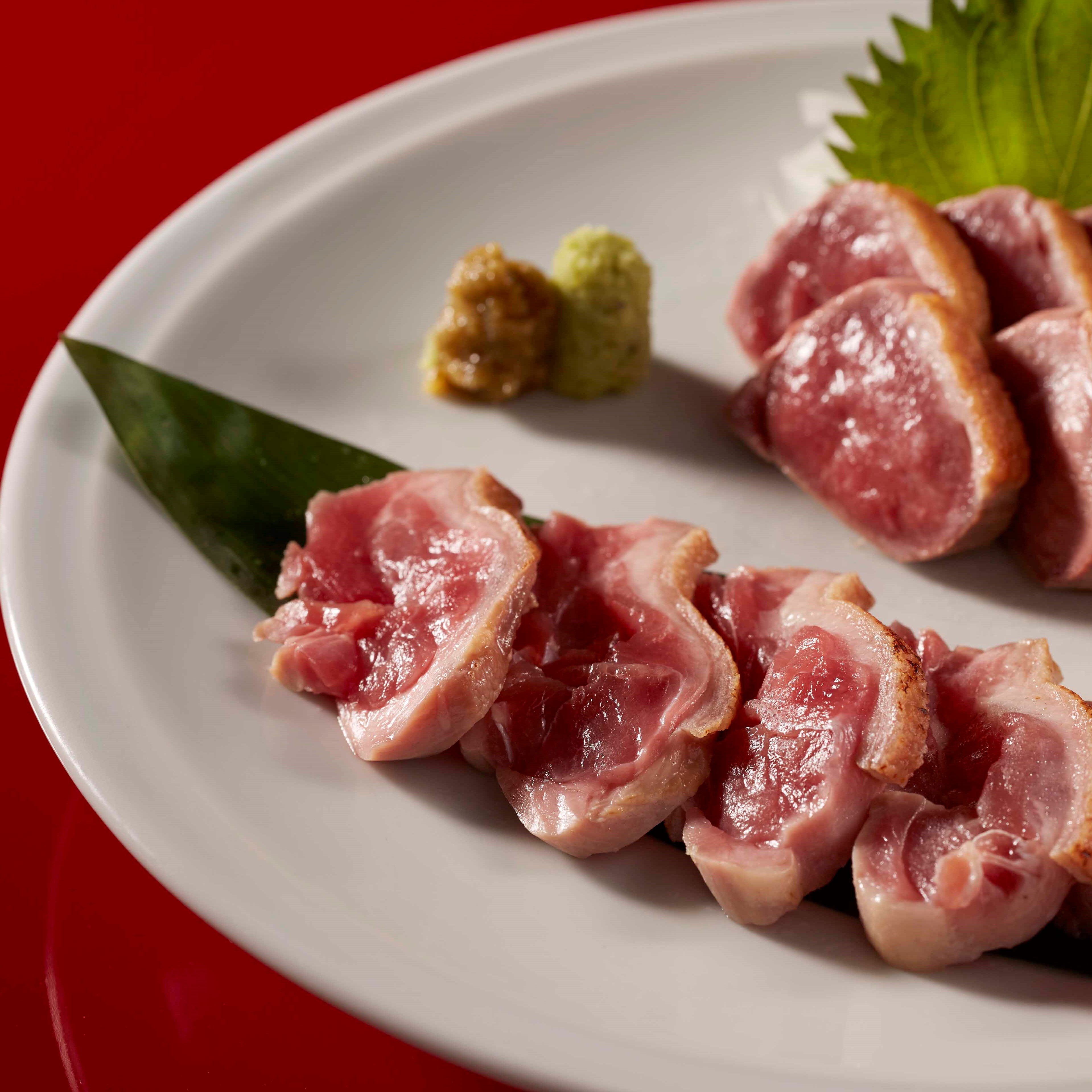 【鴨刺し　たたき盛合せ】<br />
事前予約制。（現在アラカルトは受け付けておりません）