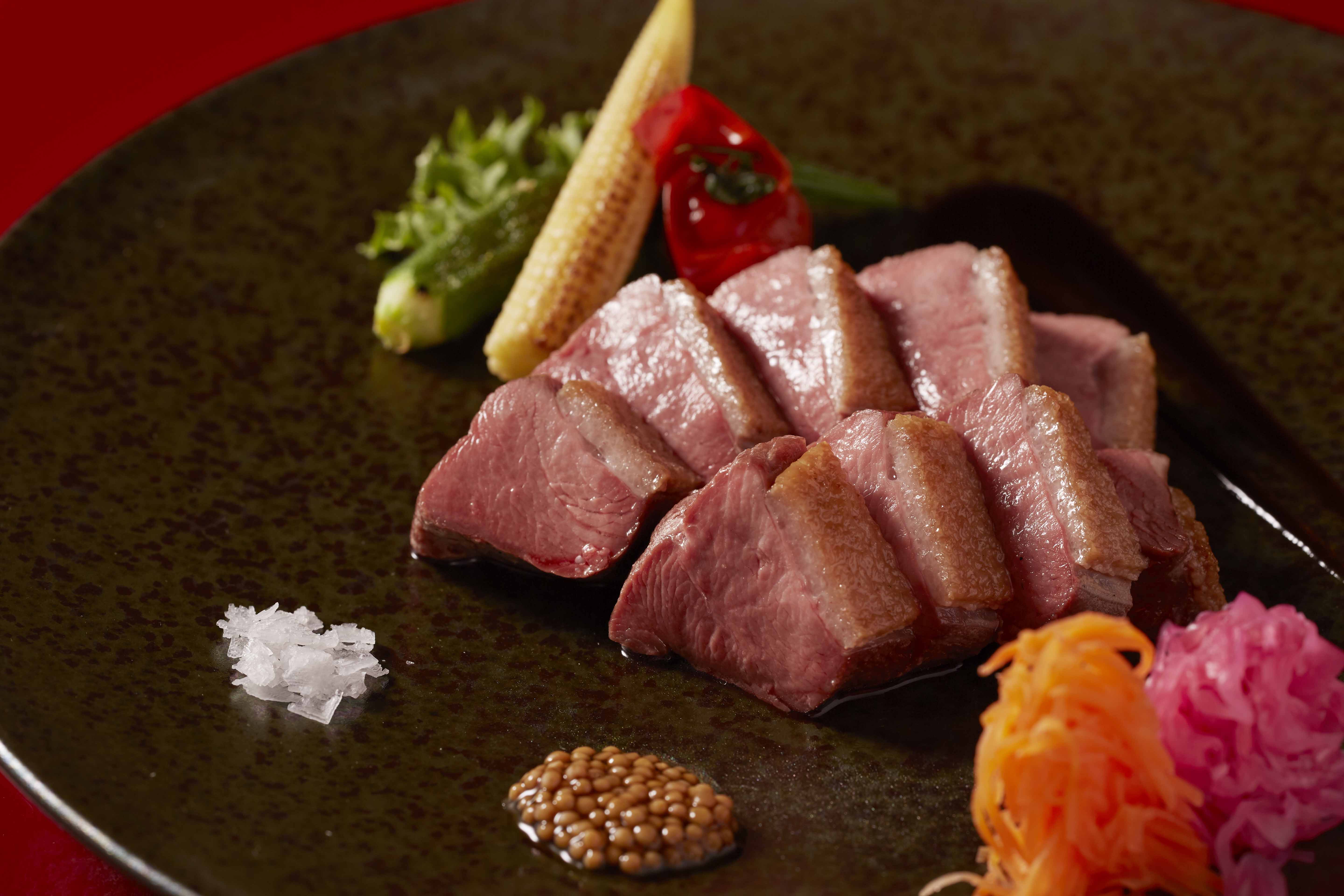 【鴨ロース炭火焼ステーキ 300g】<br />
事前予約制。（現在アラカルトは受け付けておりません）